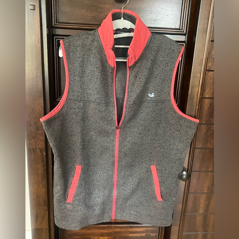 Southern Marsh-FieldTec Vest- new with tags- men's size small(gray and coral)